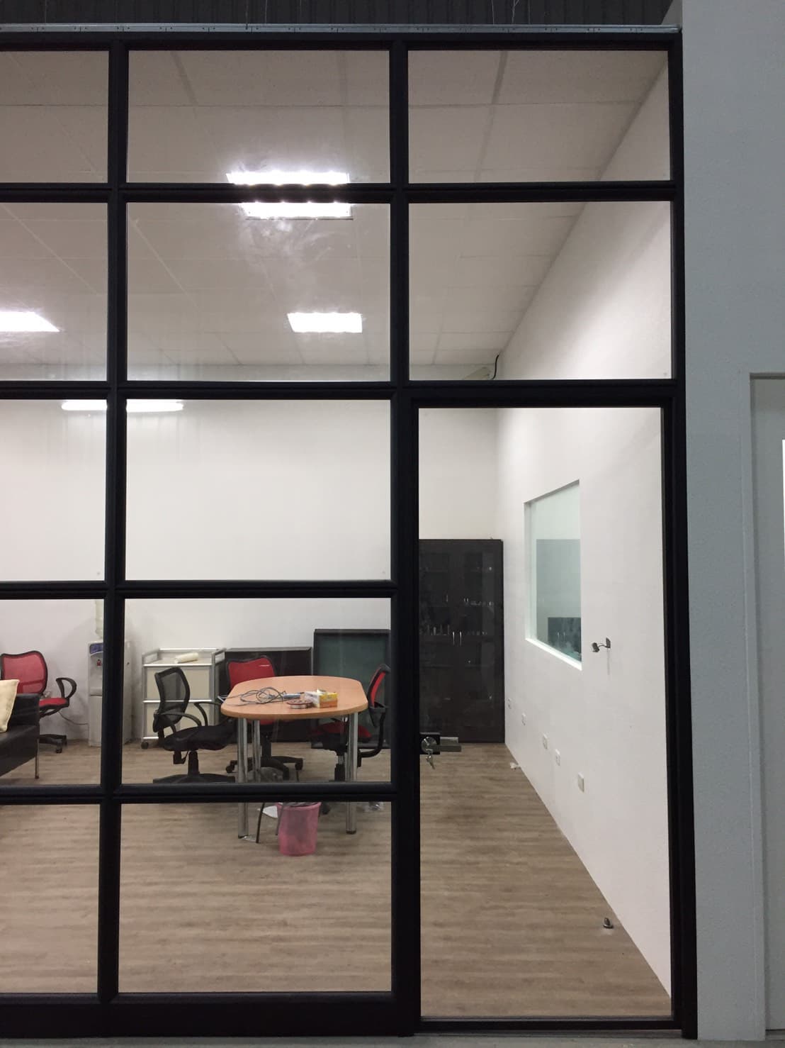 5mm小鋁框玻璃門